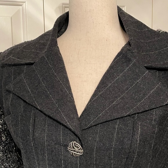 Beautiful Lorena Conti suit - Picture 7 of 13